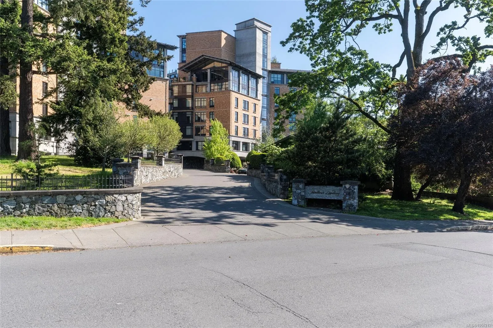 847 Dunsmuir Rd