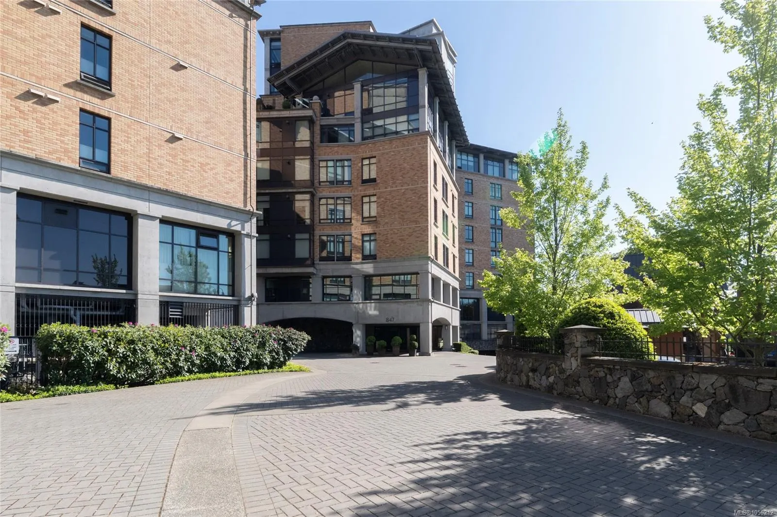 847 Dunsmuir Rd