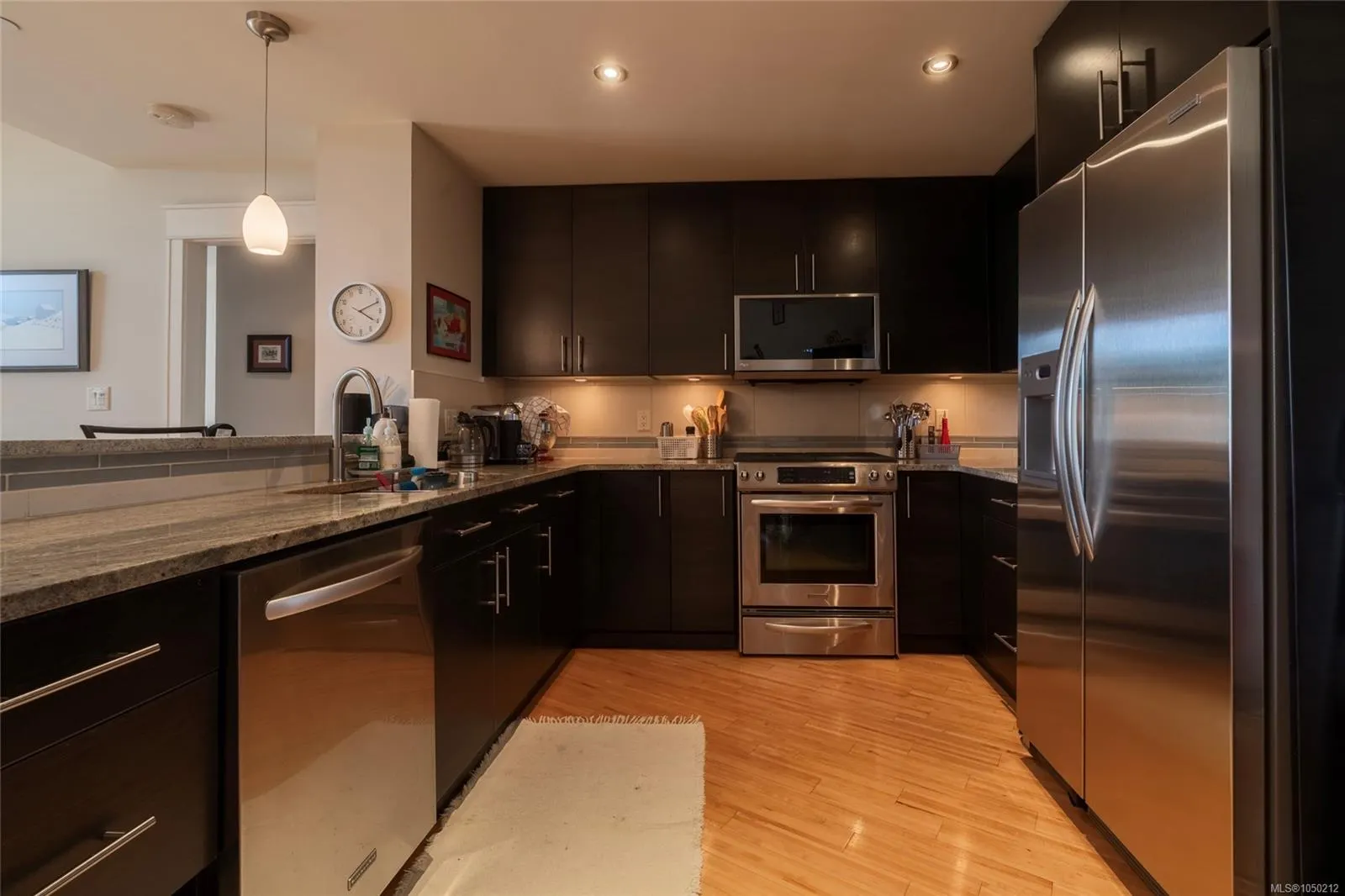 847 Dunsmuir Rd