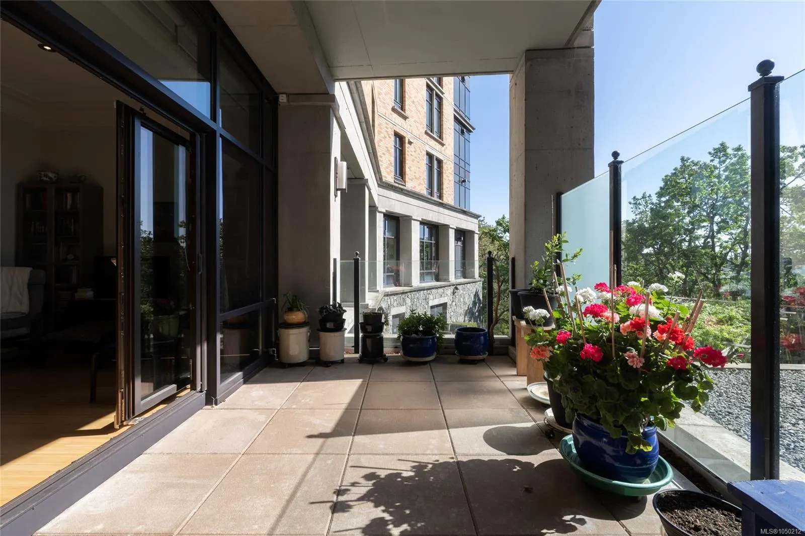 847 Dunsmuir Rd