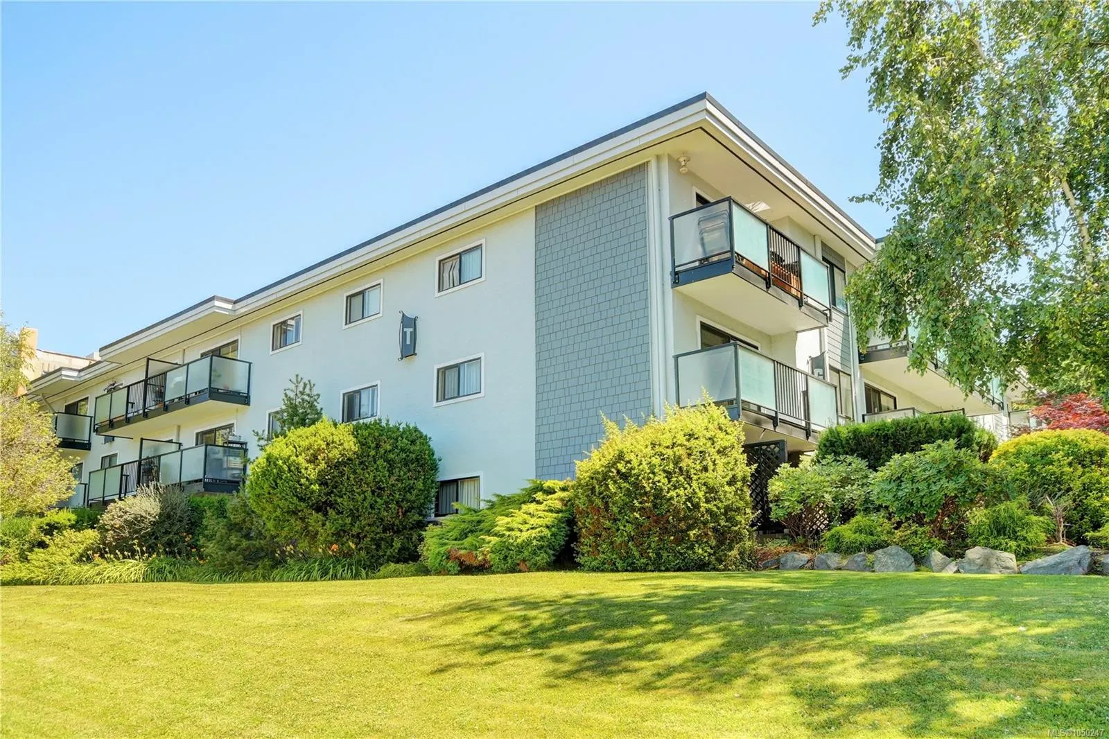 250 Gorge Rd W