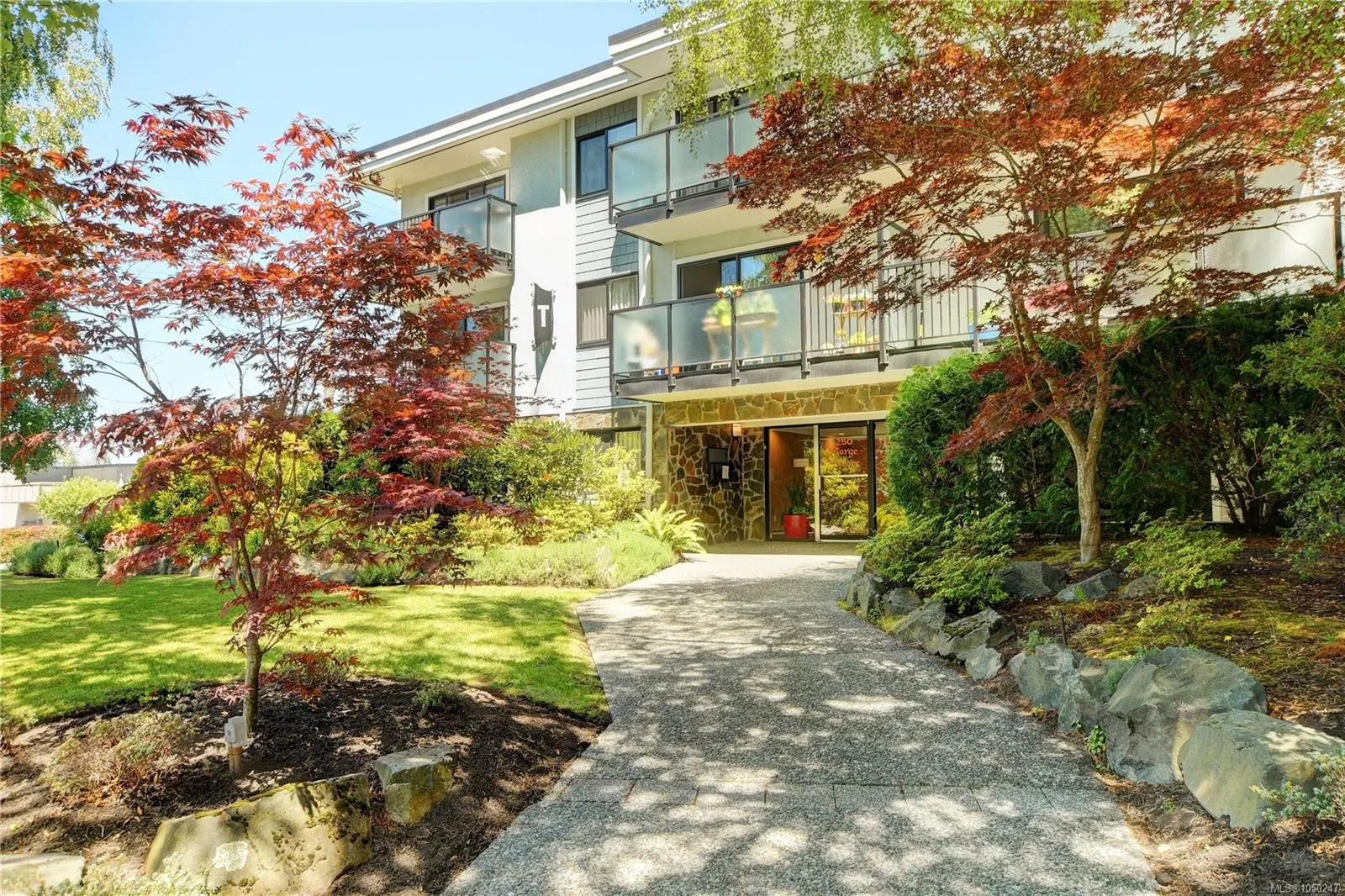 250 Gorge Rd W