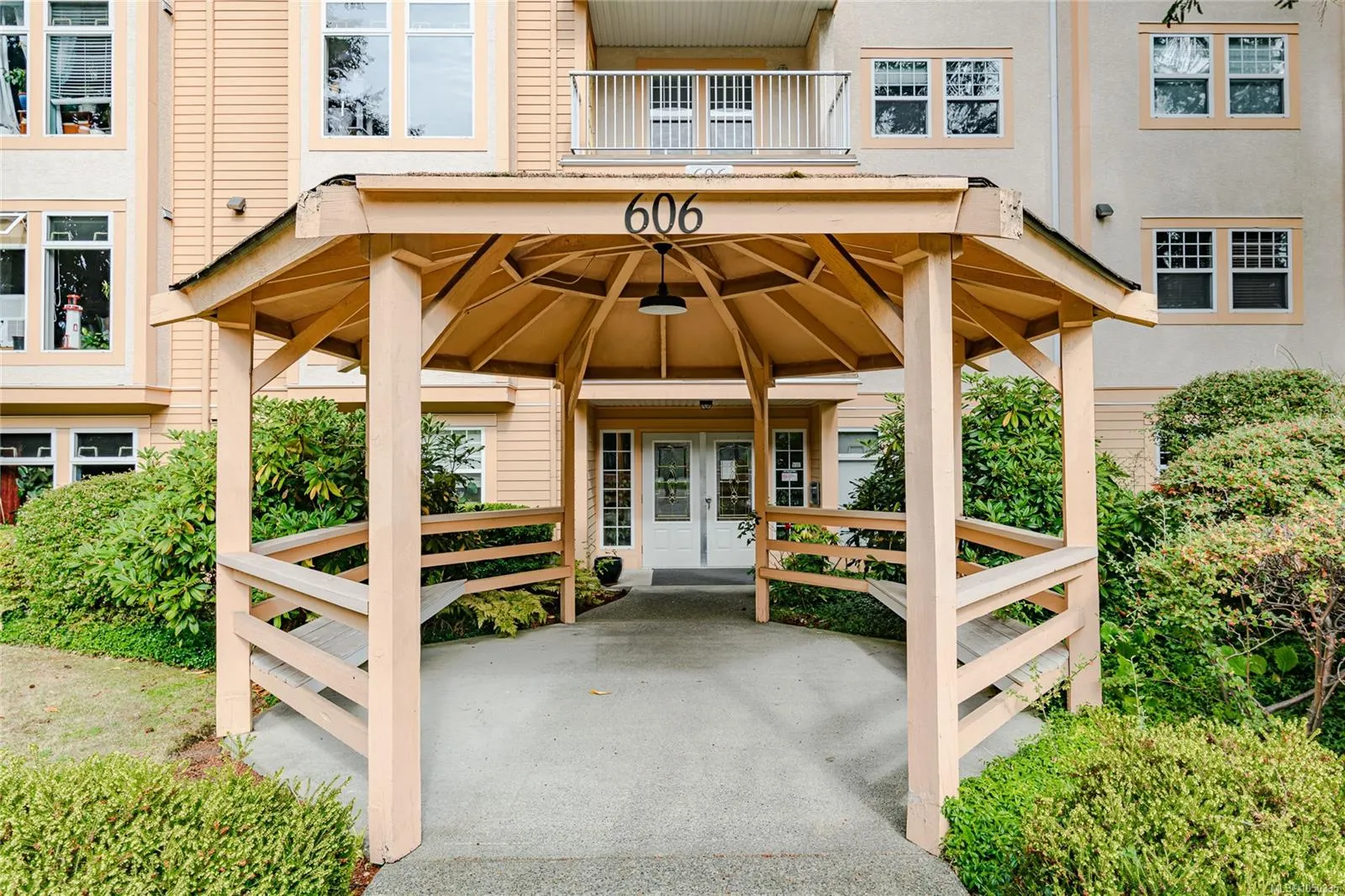 606 Goldstream Ave