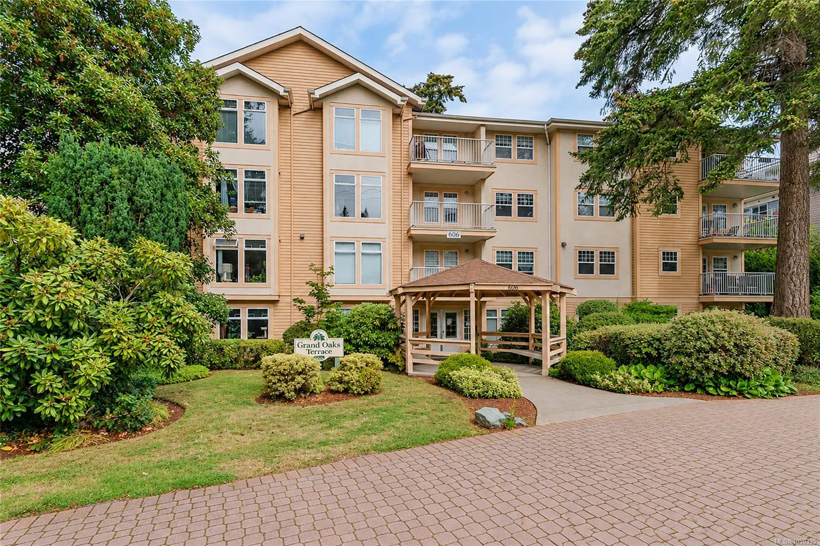 606 Goldstream Ave