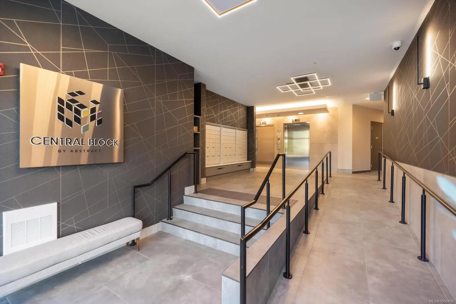1075 Tillicum Rd