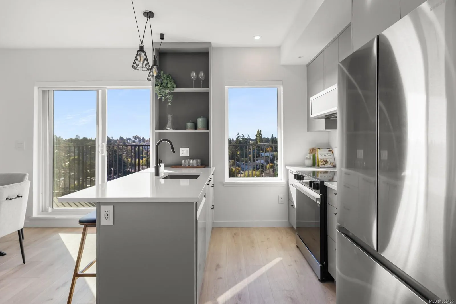 1075 Tillicum Rd