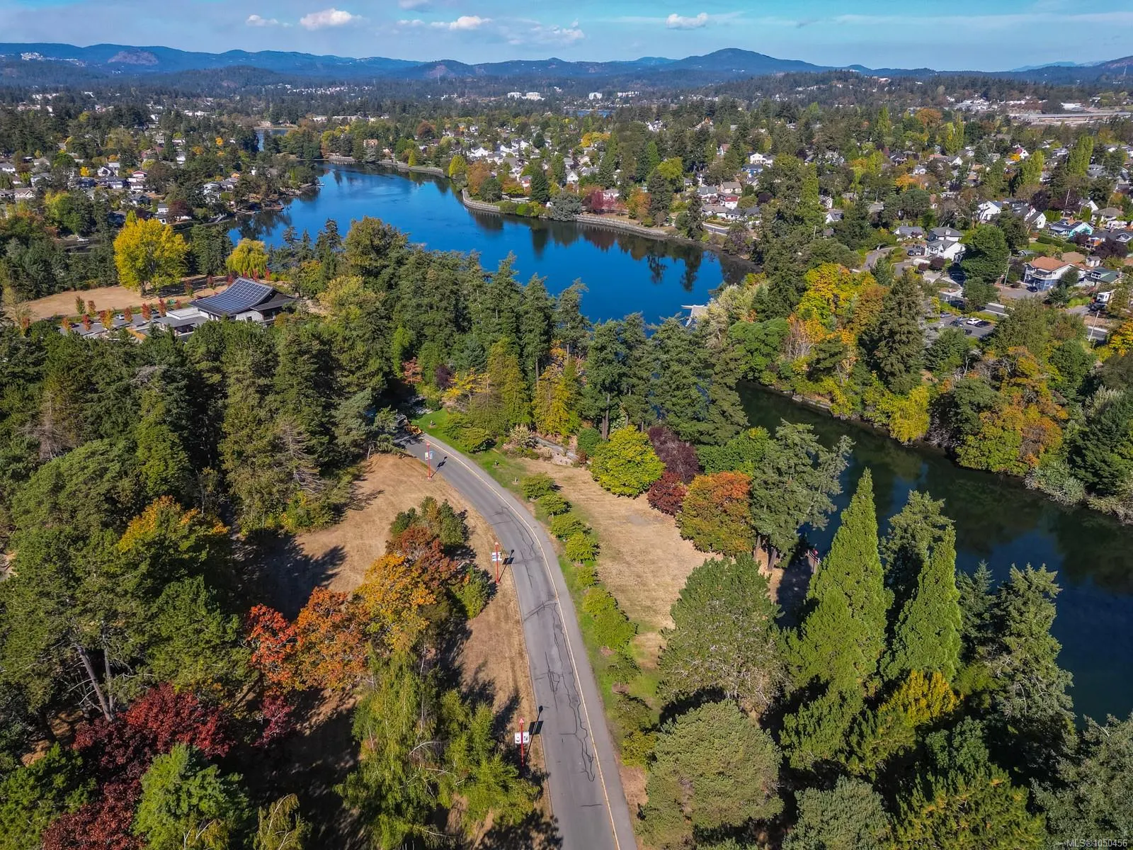 1075 Tillicum Rd