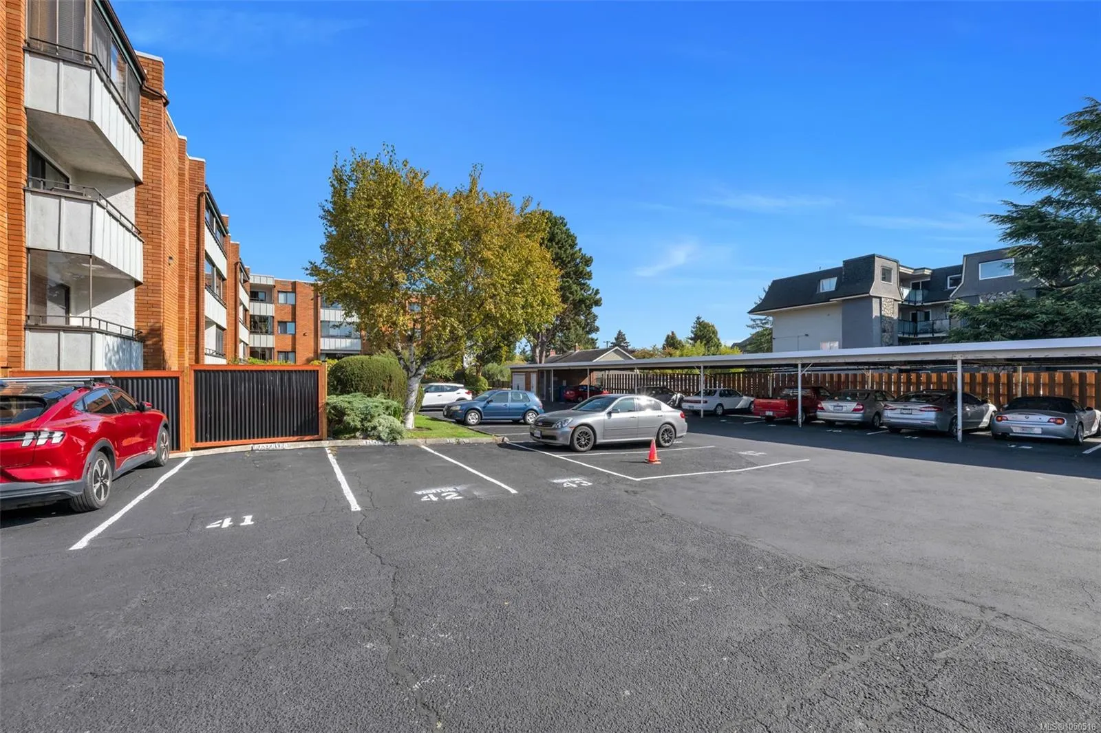 853 Selkirk Ave