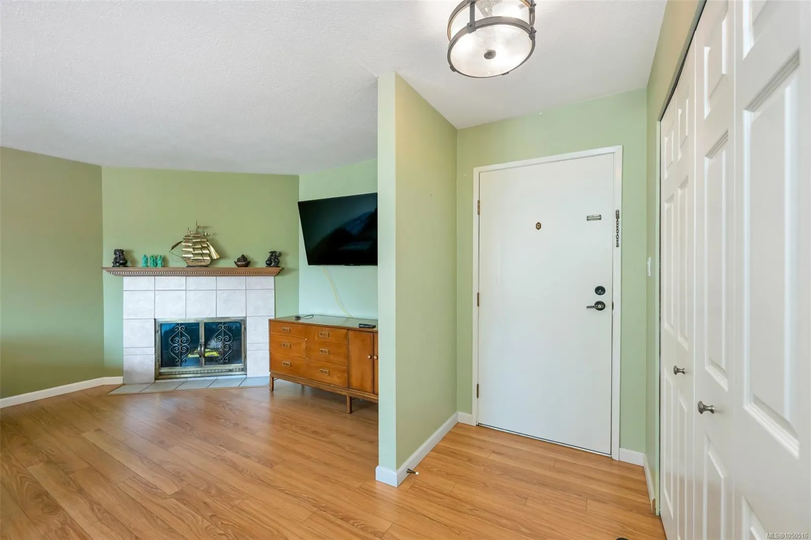 853 Selkirk Ave