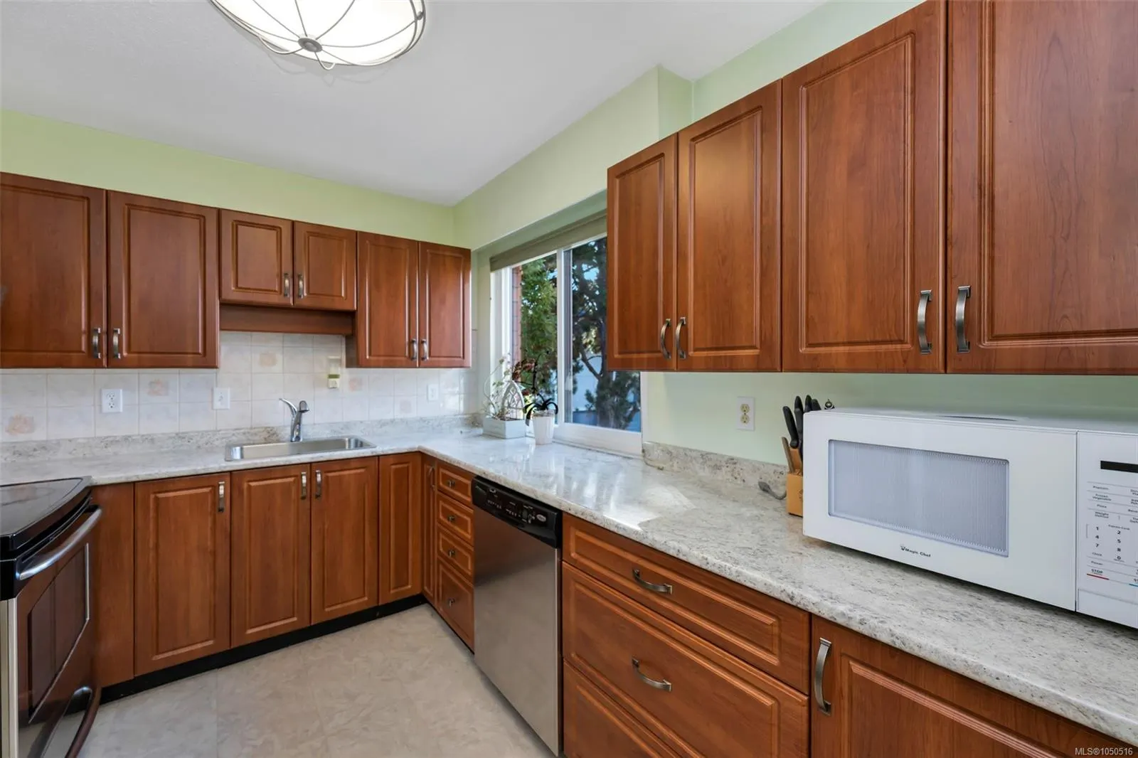 853 Selkirk Ave