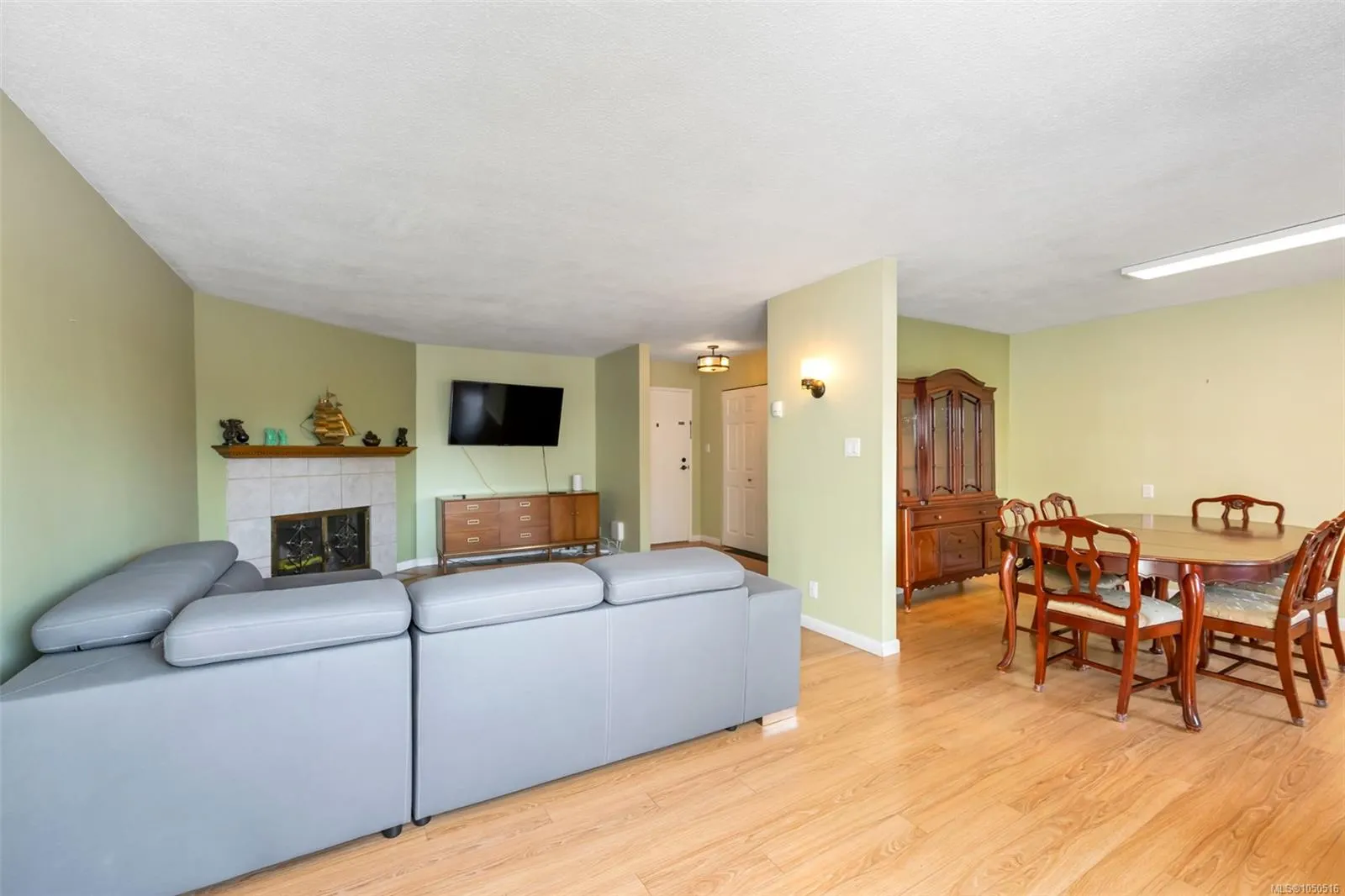 853 Selkirk Ave