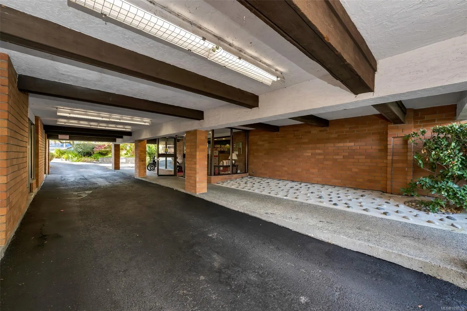 853 Selkirk Ave
