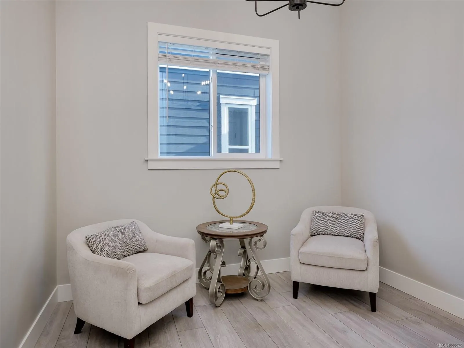 2431 Azurite Cres