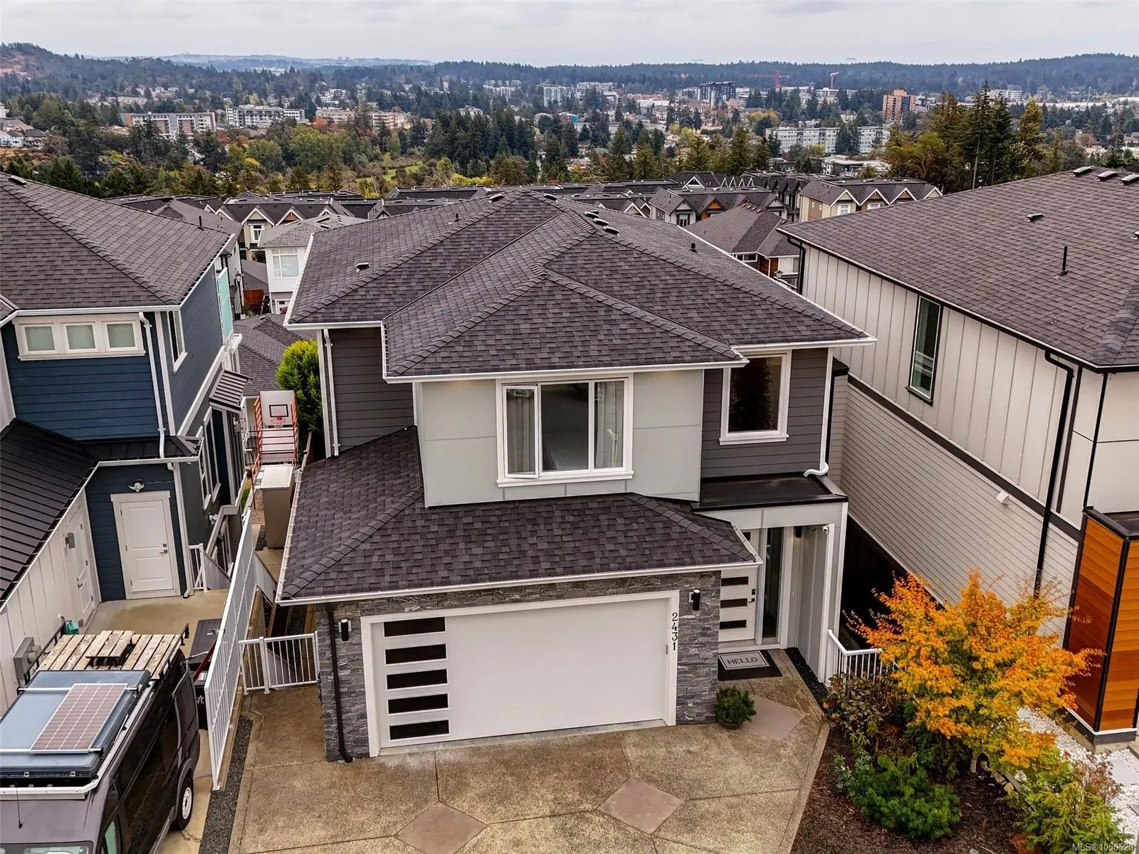 2431 Azurite Cres