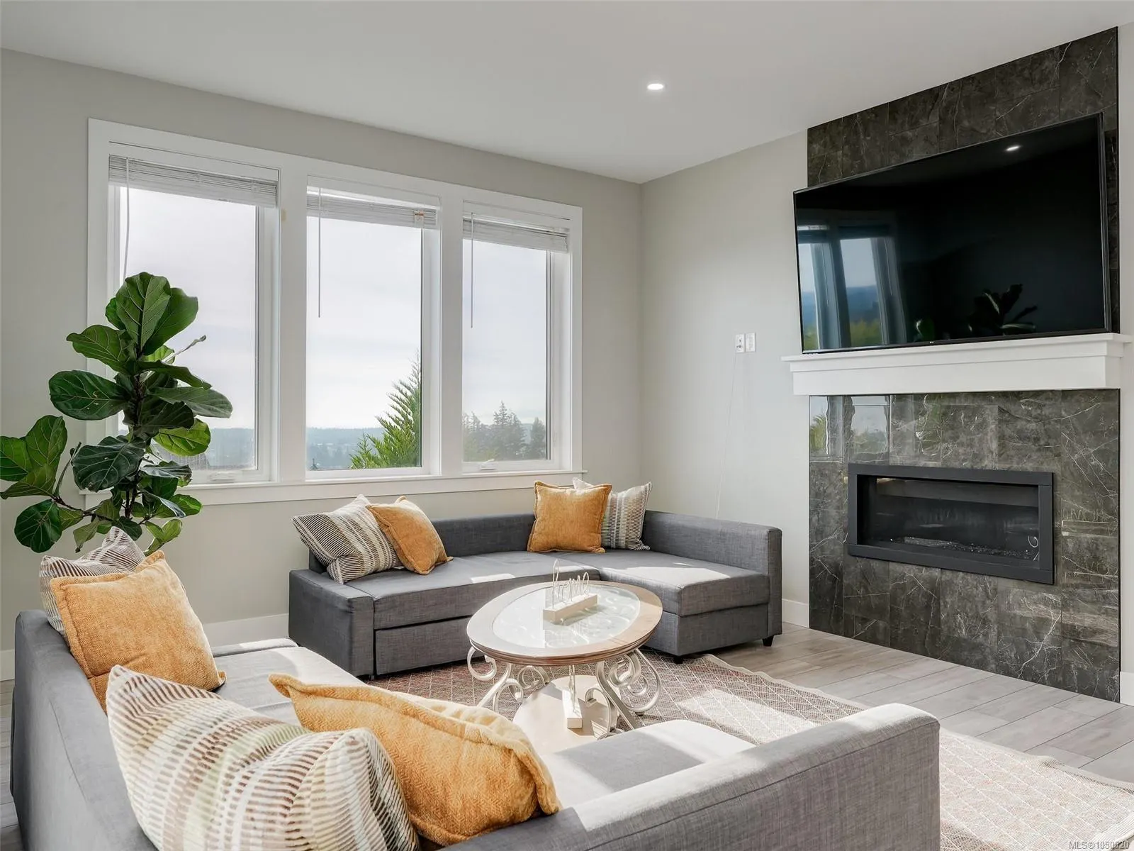 2431 Azurite Cres