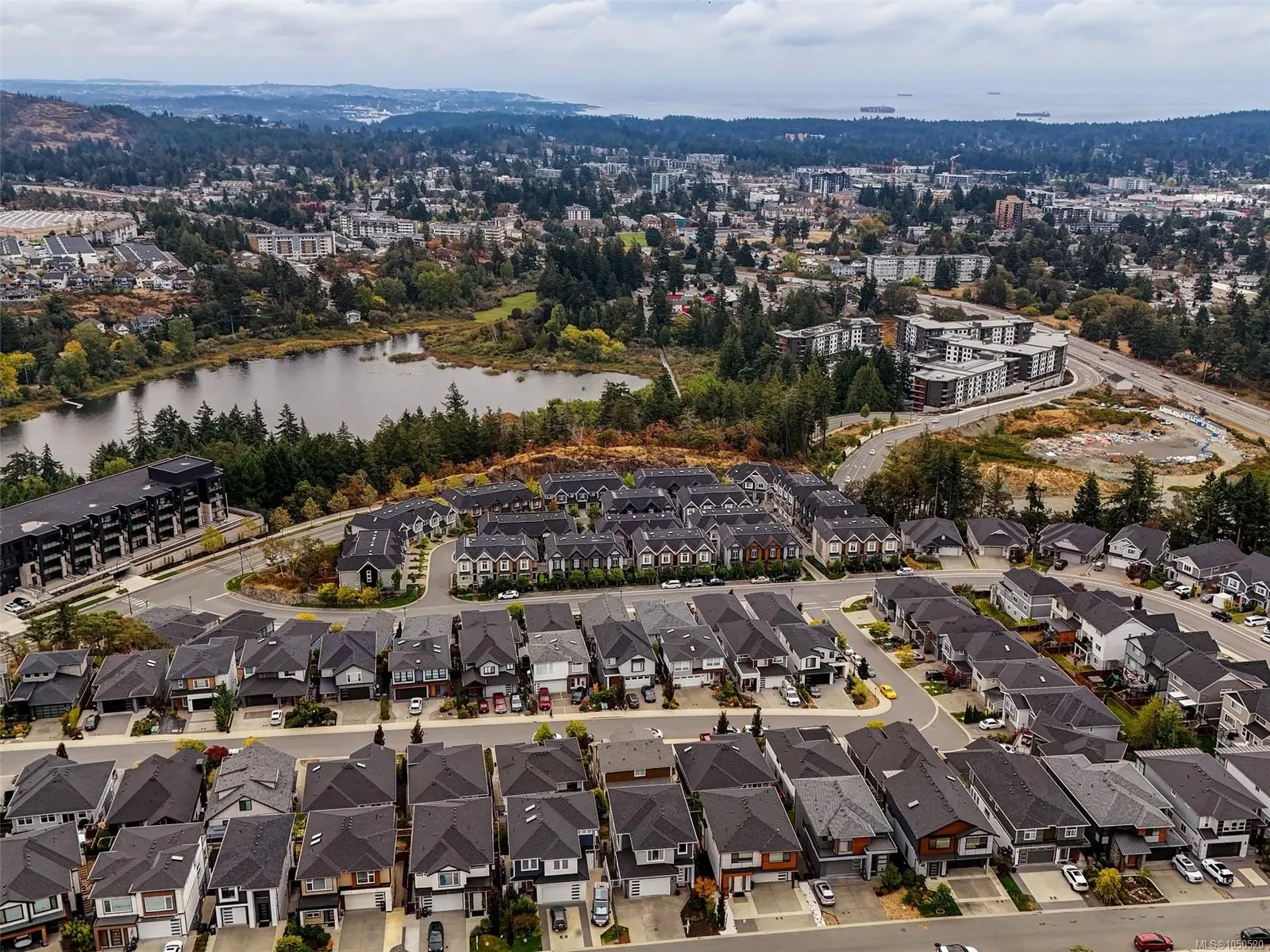 2431 Azurite Cres