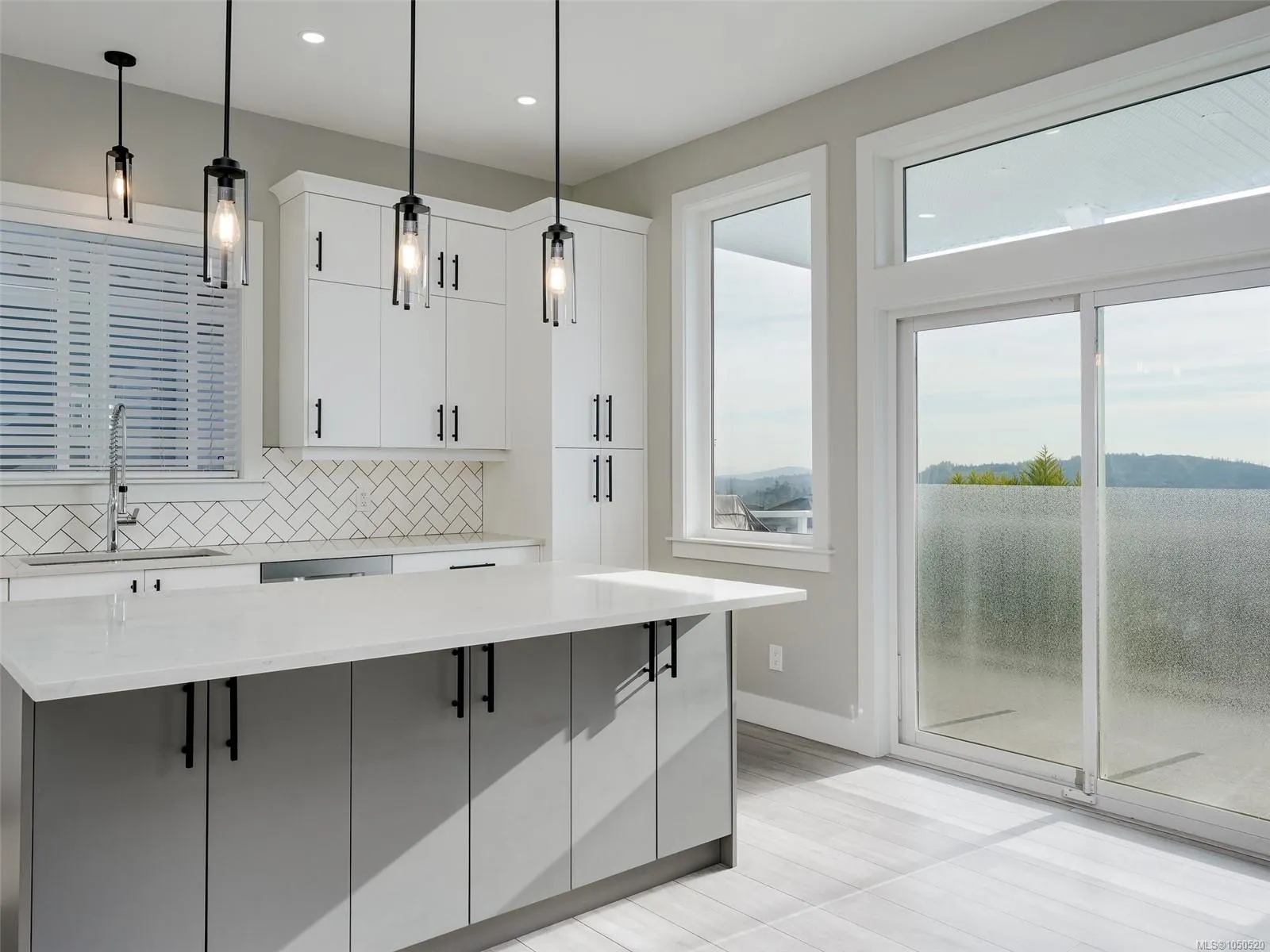 2431 Azurite Cres