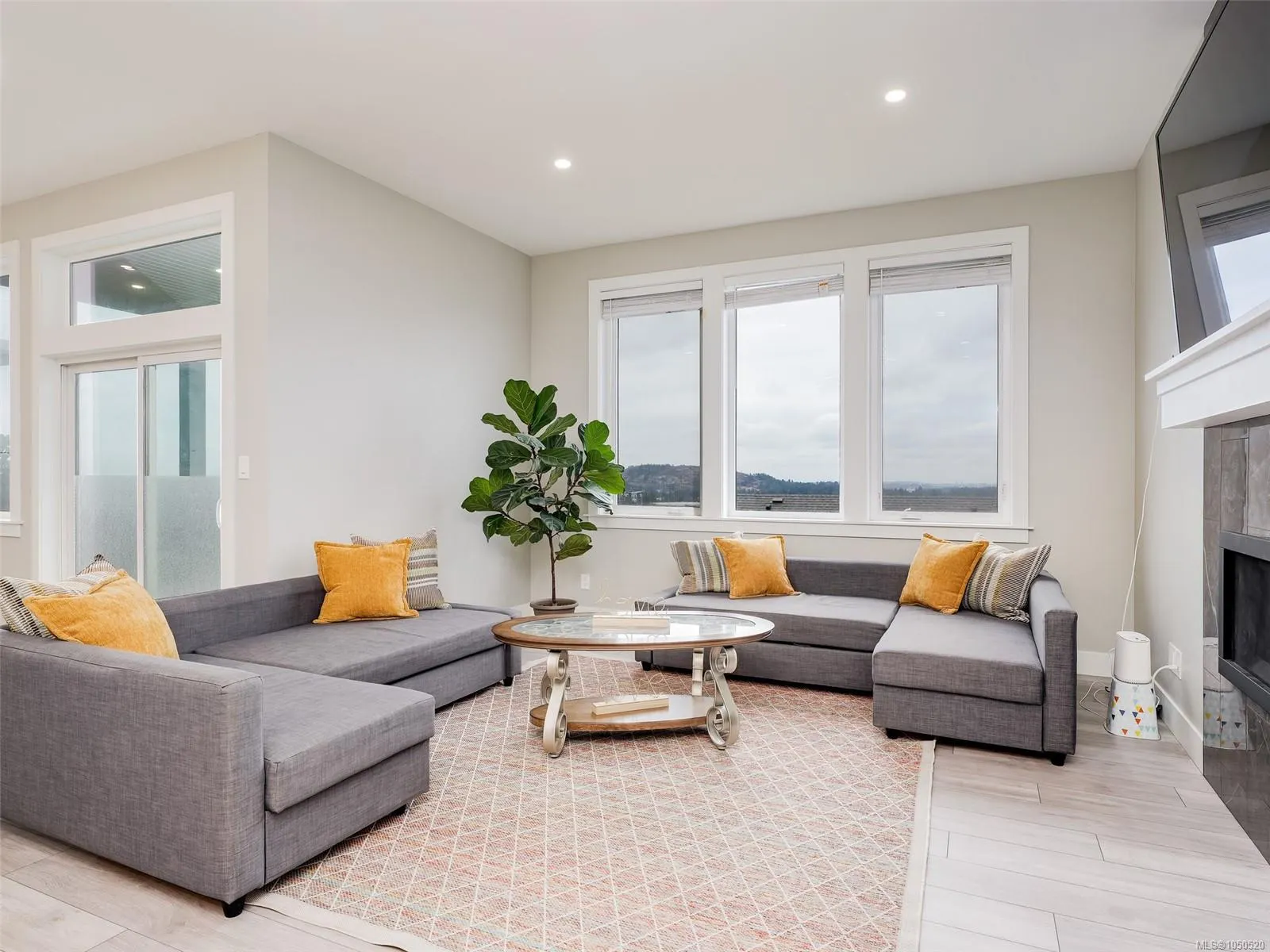 2431 Azurite Cres