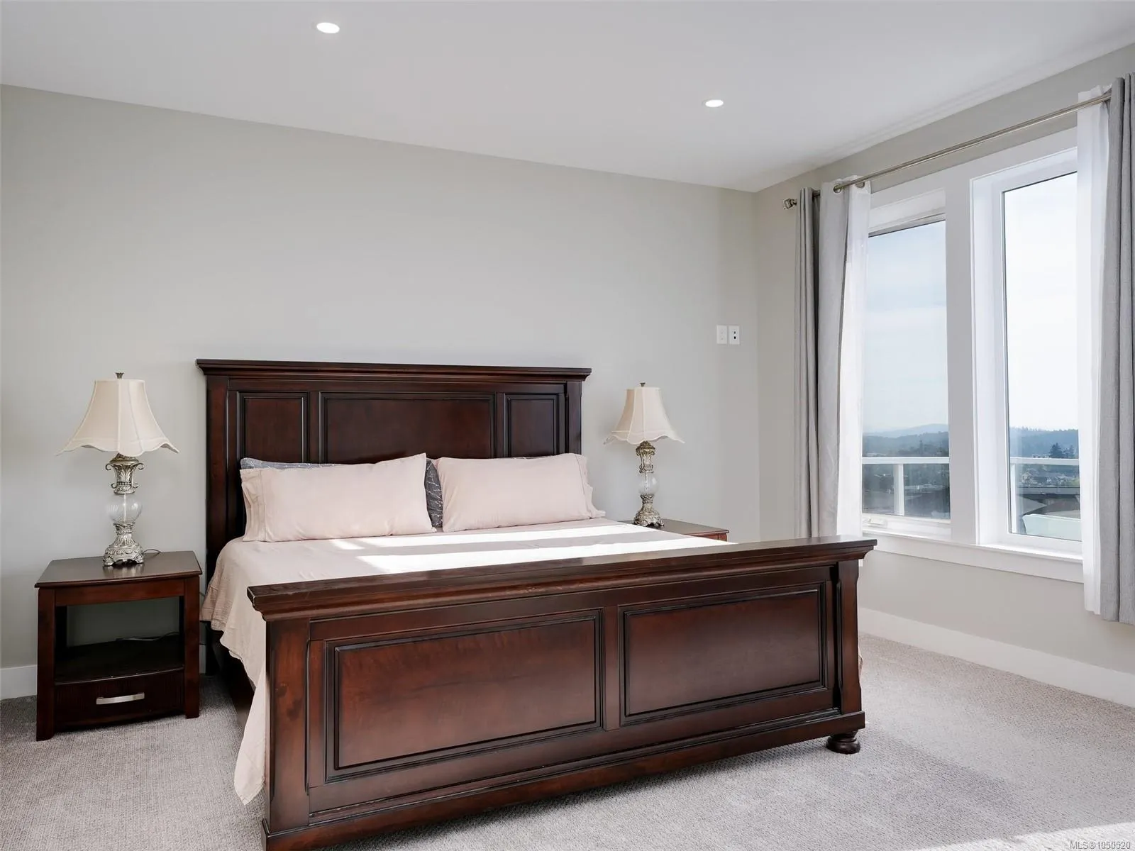 2431 Azurite Cres