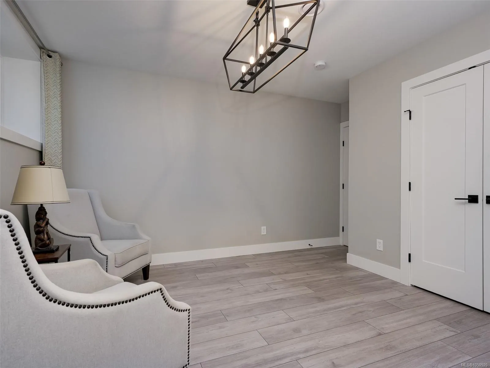 2431 Azurite Cres