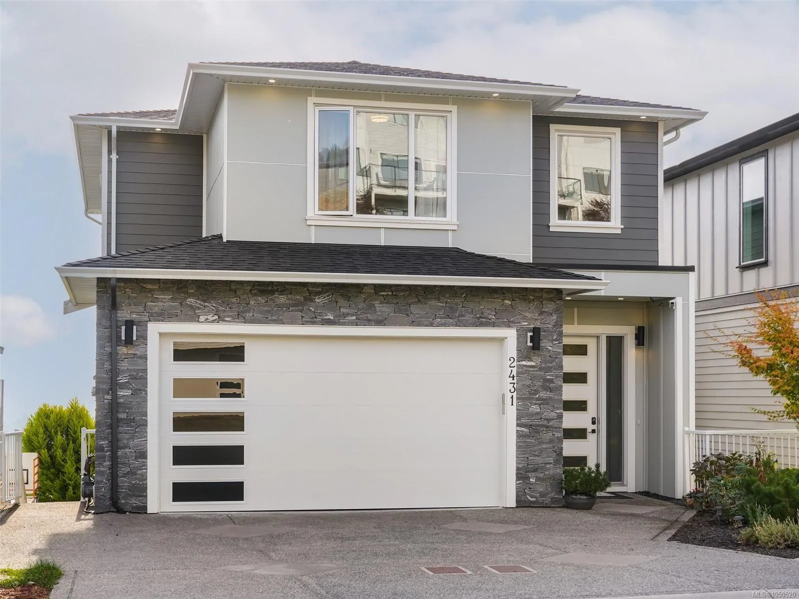 2431 Azurite Cres