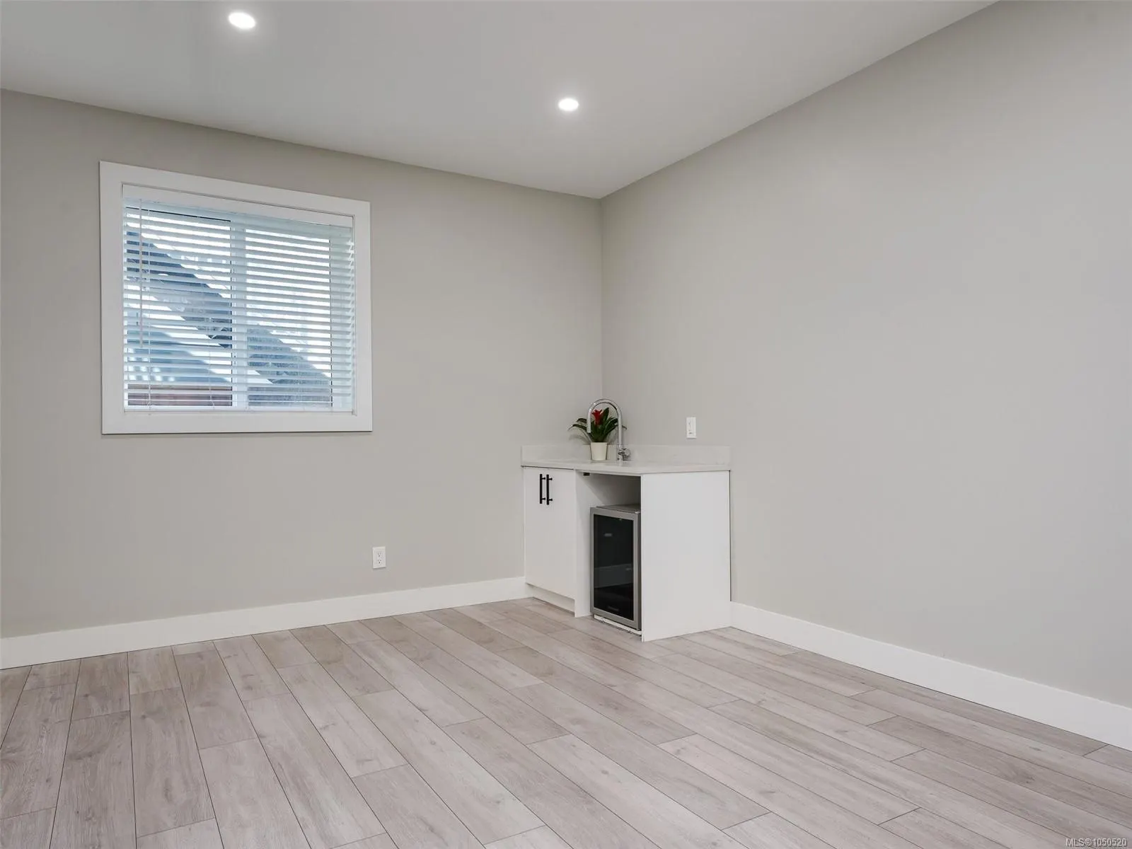 2431 Azurite Cres
