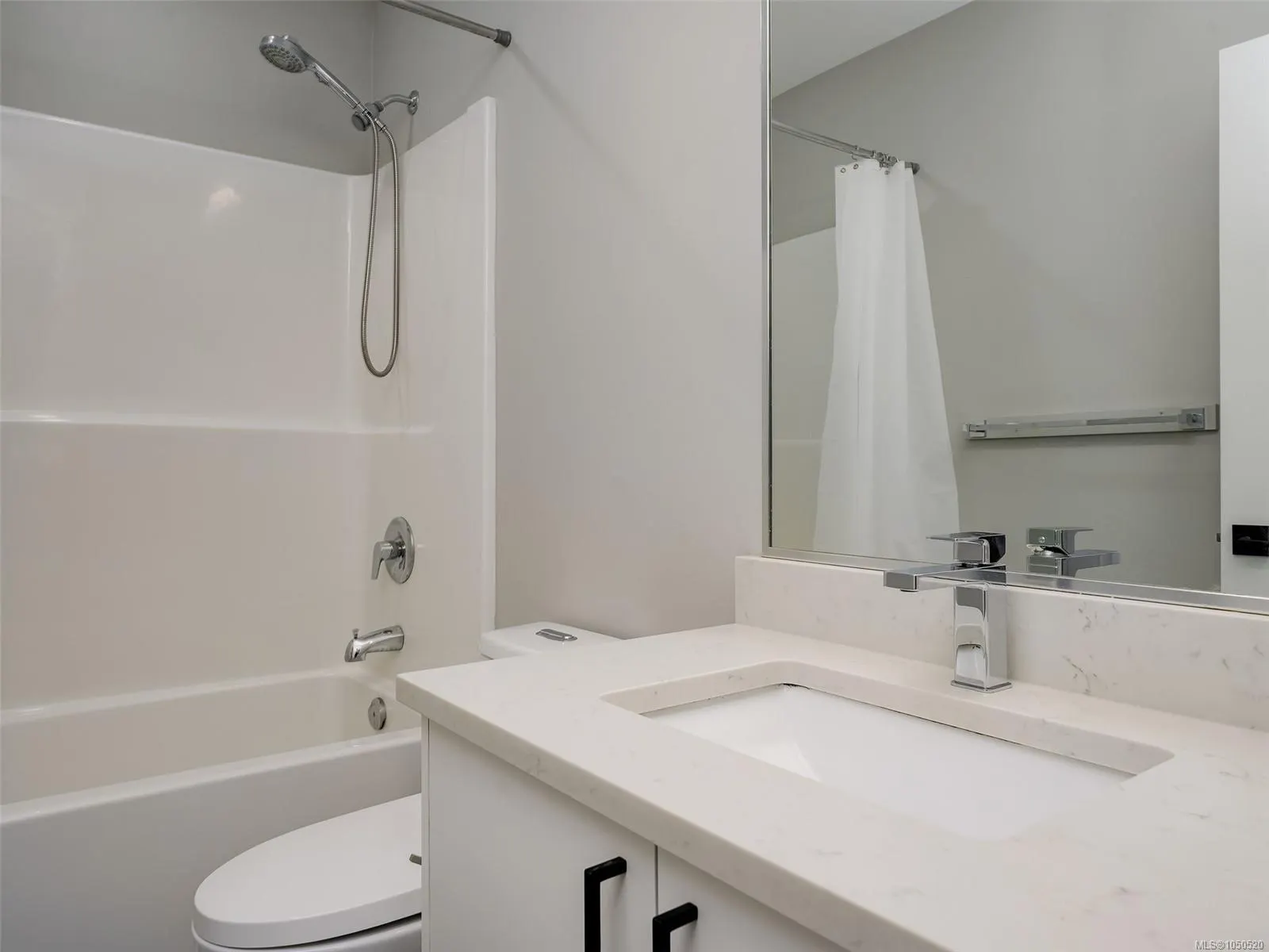 2431 Azurite Cres