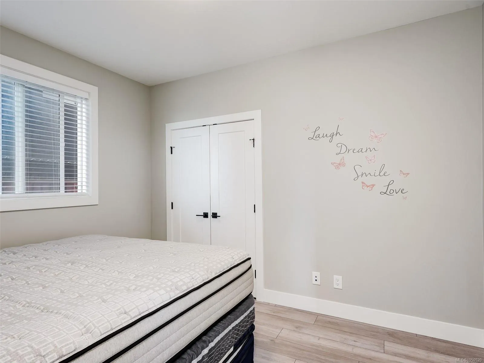 2431 Azurite Cres
