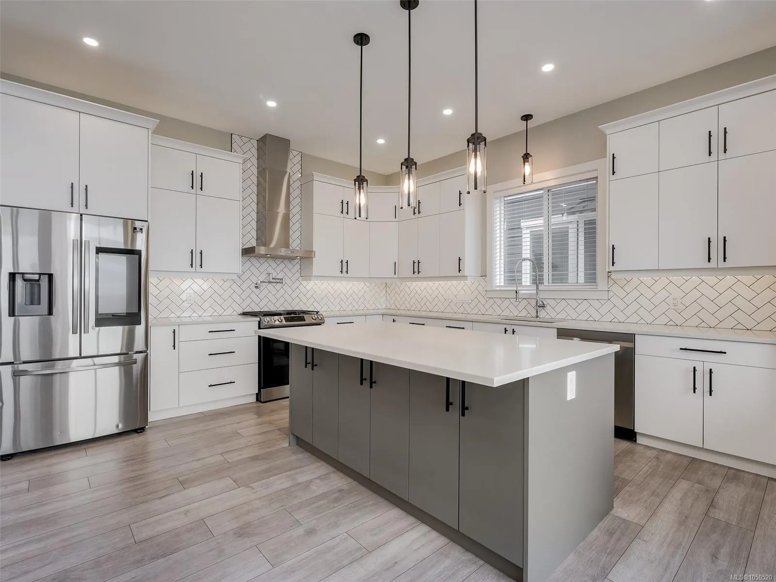 2431 Azurite Cres