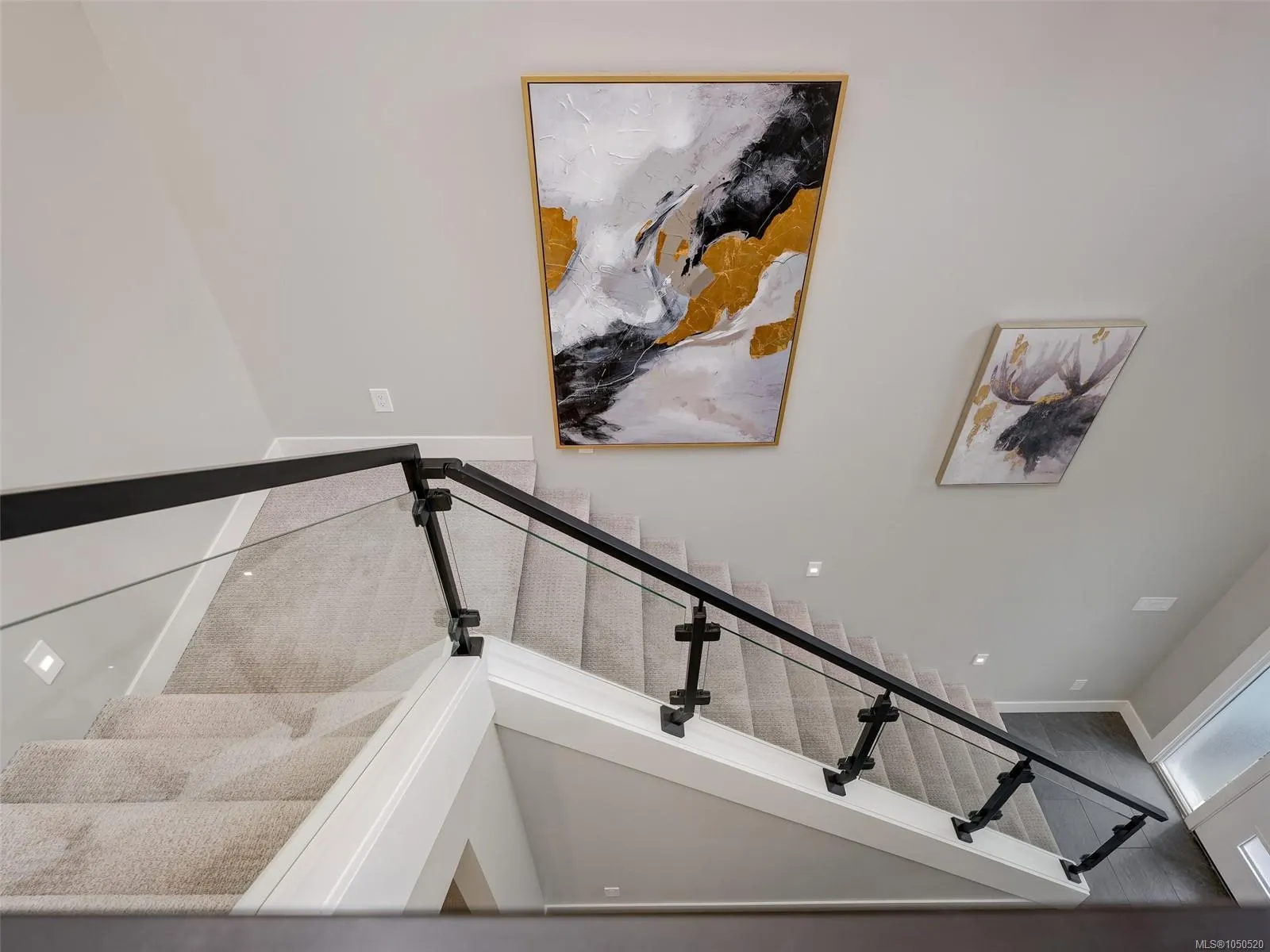 2431 Azurite Cres