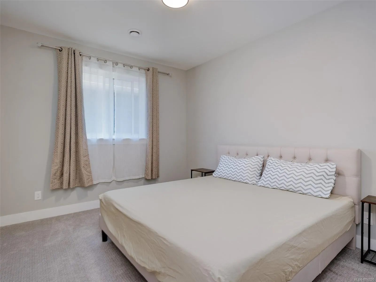 2431 Azurite Cres