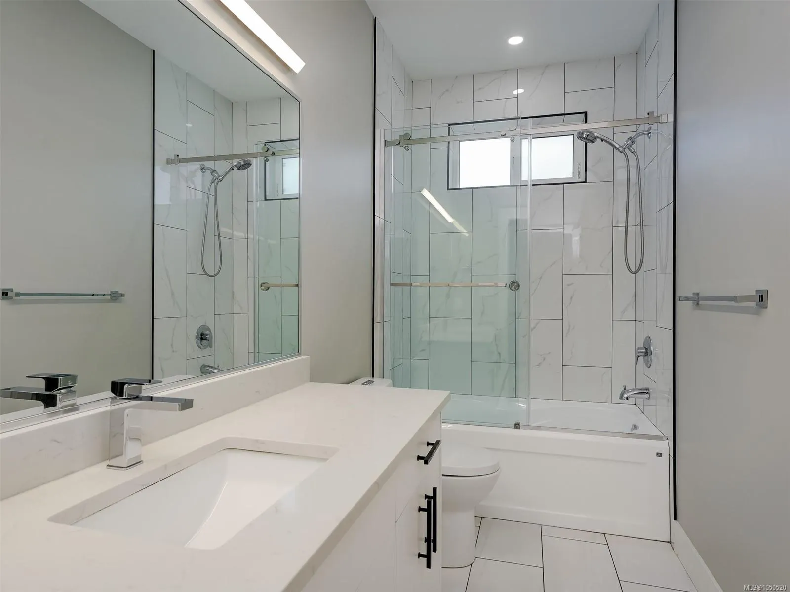 2431 Azurite Cres