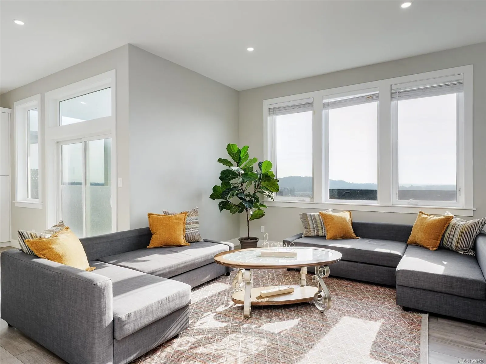 2431 Azurite Cres