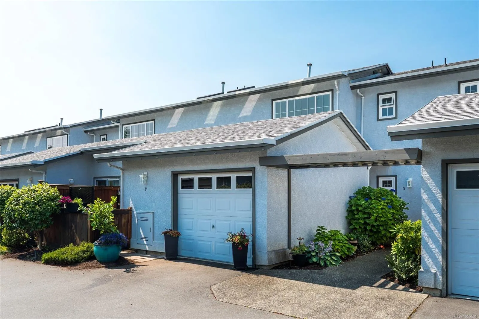2115 Amelia Ave