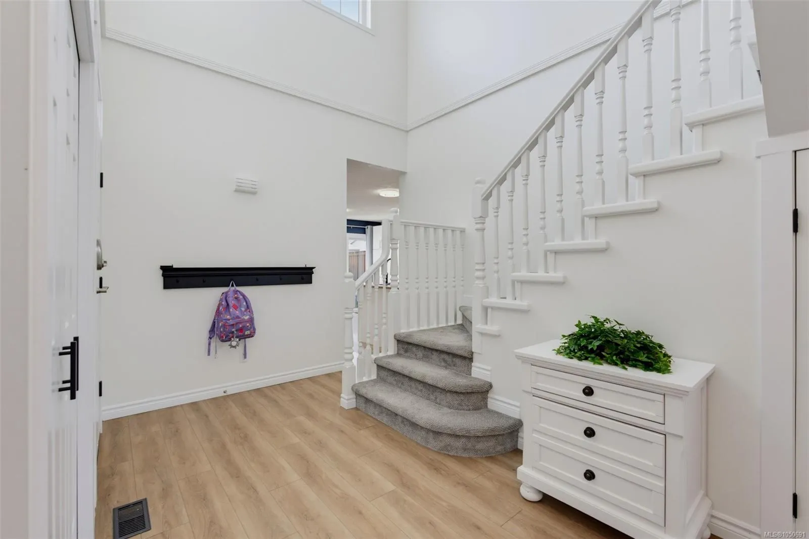 2115 Amelia Ave