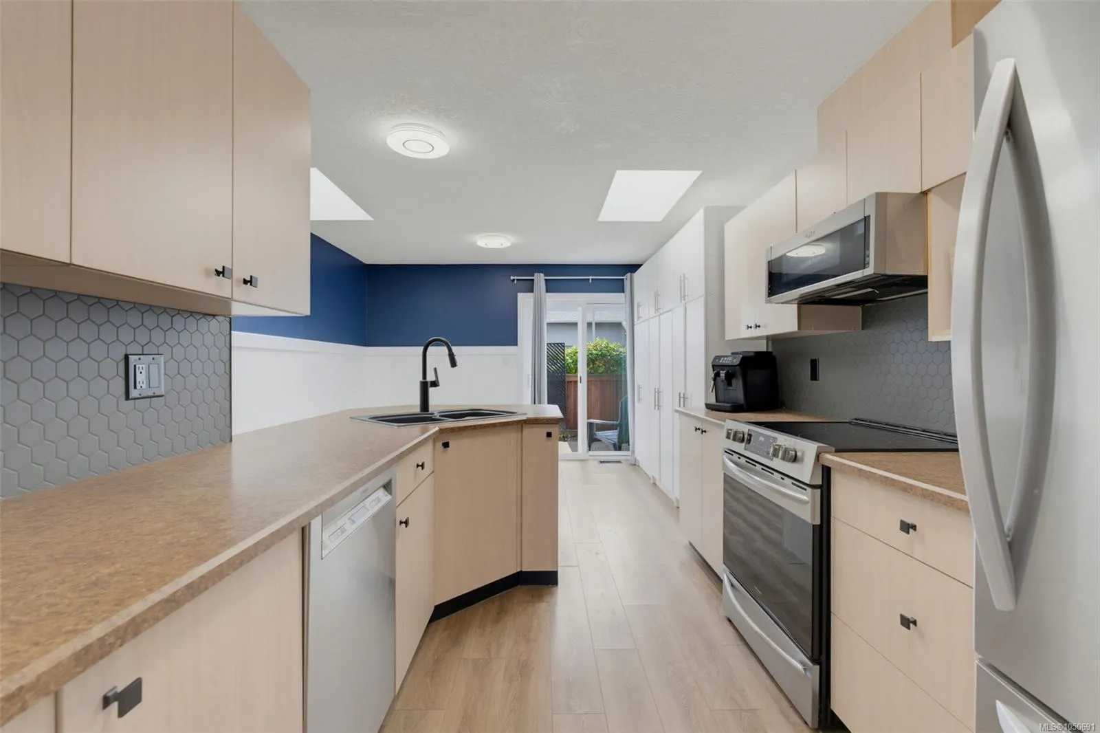 2115 Amelia Ave