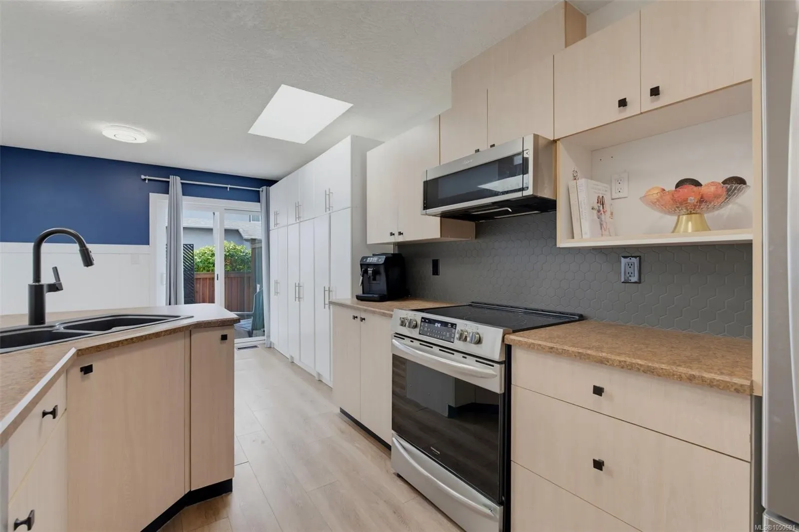 2115 Amelia Ave
