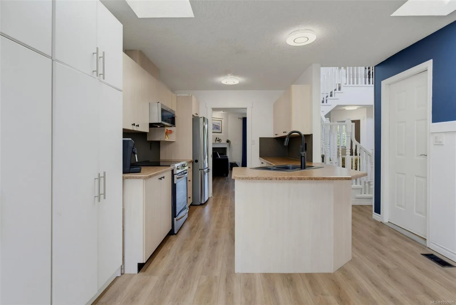 2115 Amelia Ave