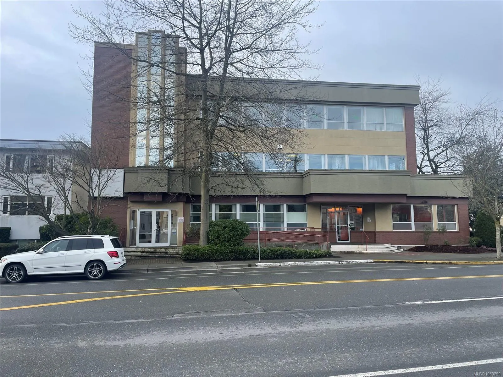 1195 Esquimalt Rd