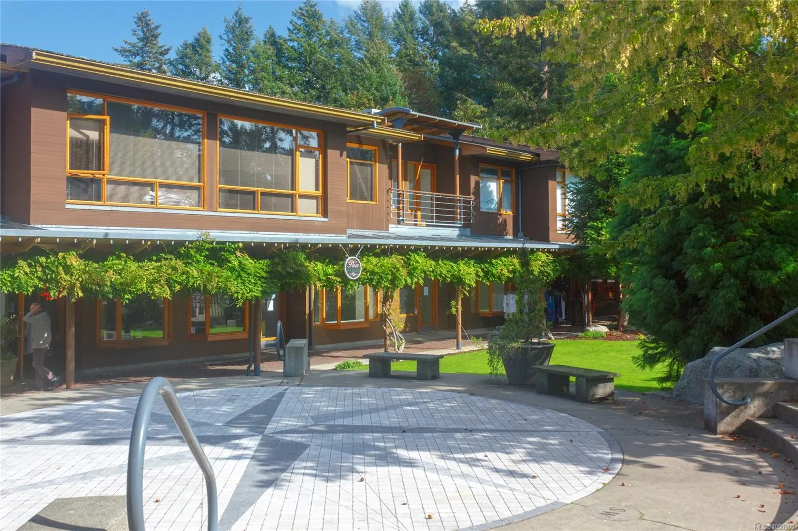 5110 Cordova Bay Rd