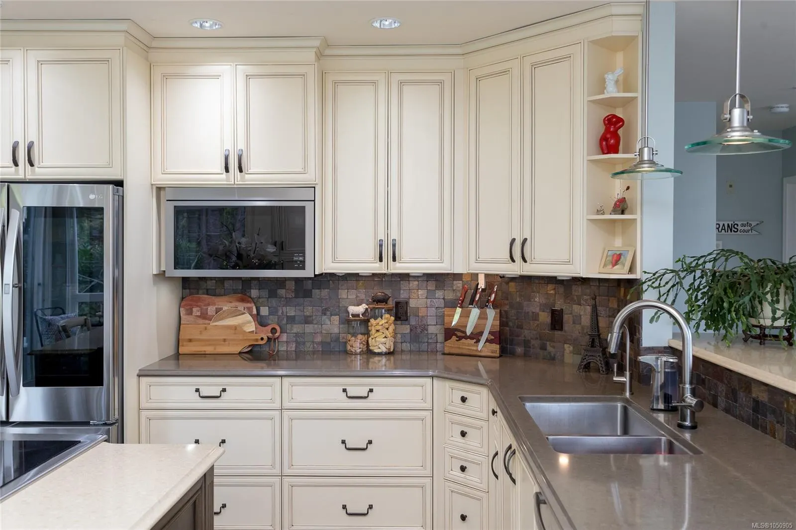 5110 Cordova Bay Rd