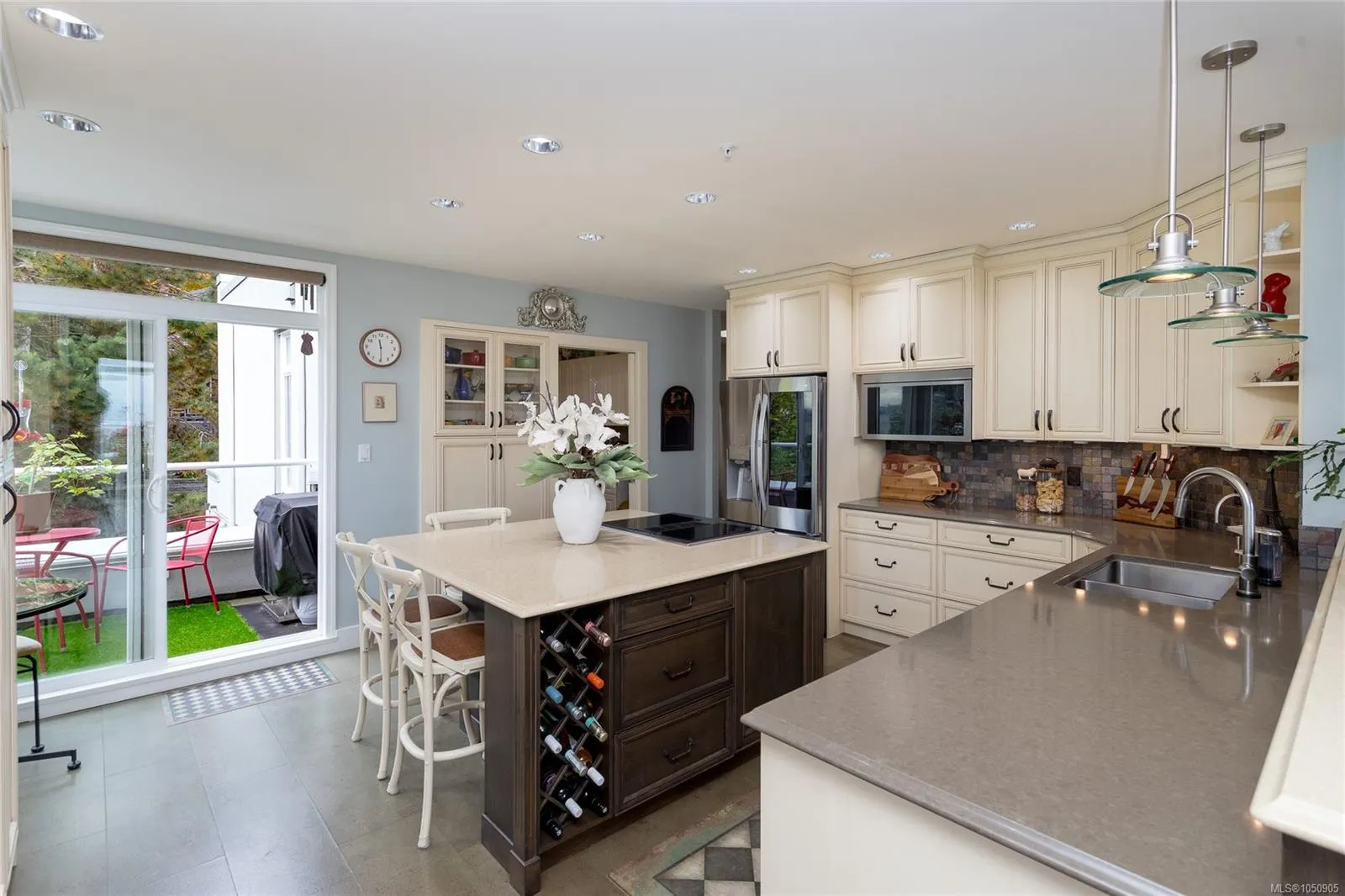 5110 Cordova Bay Rd