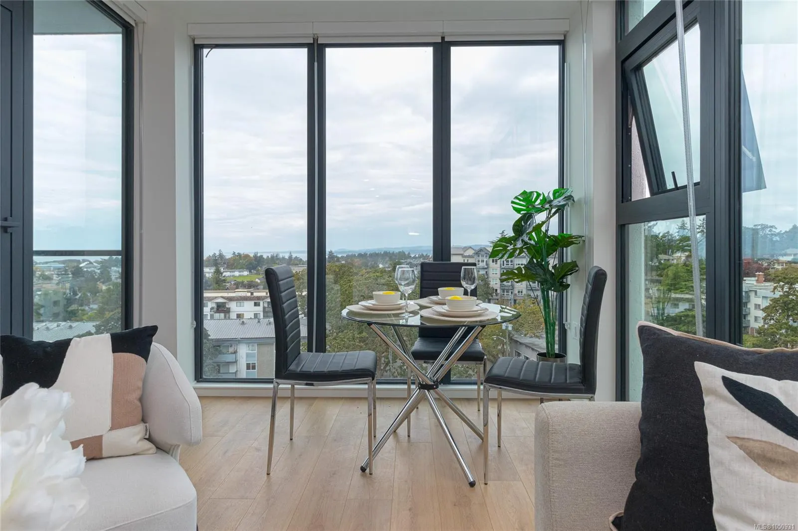 899 Esquimalt Rd