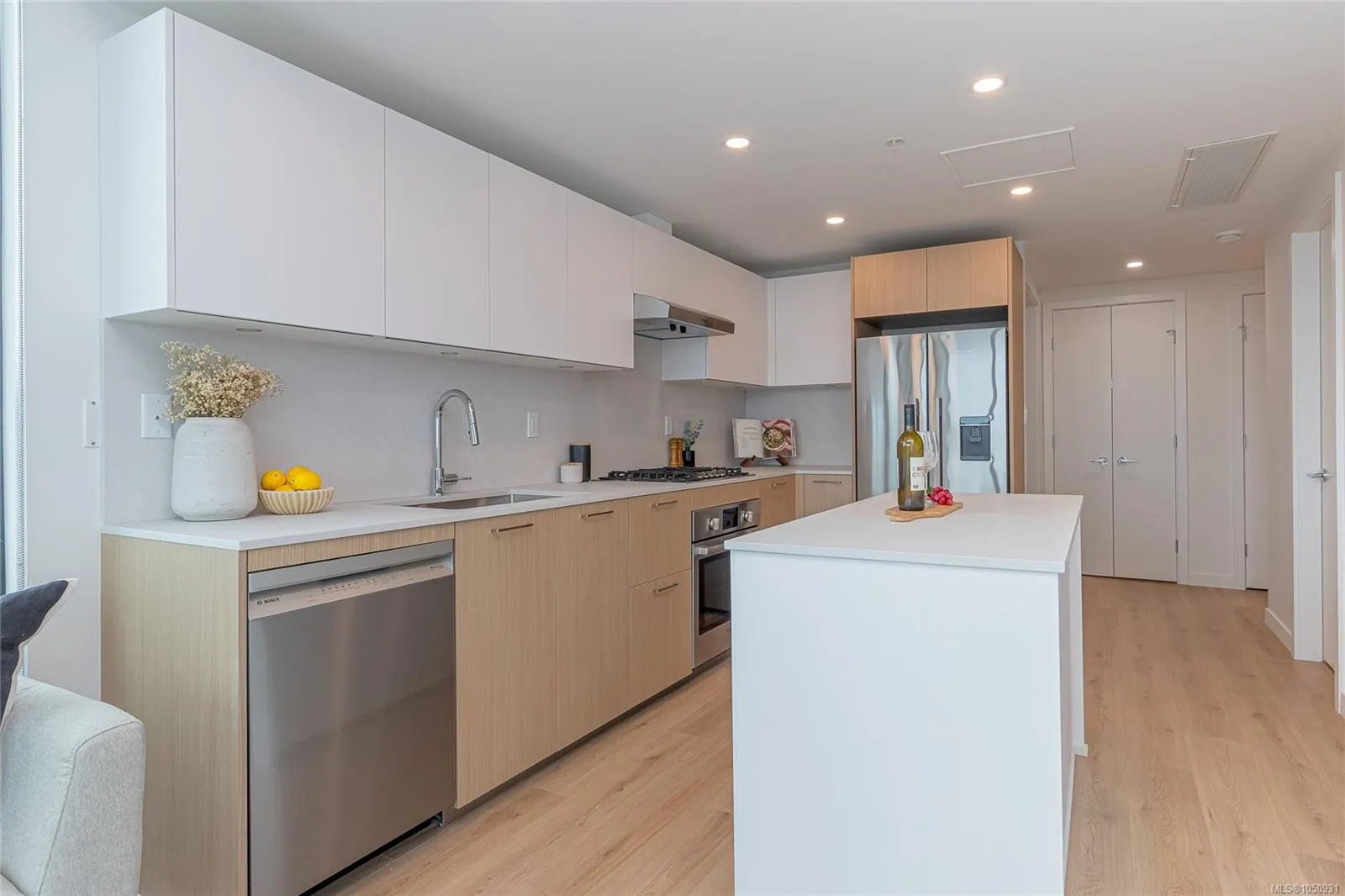 899 Esquimalt Rd