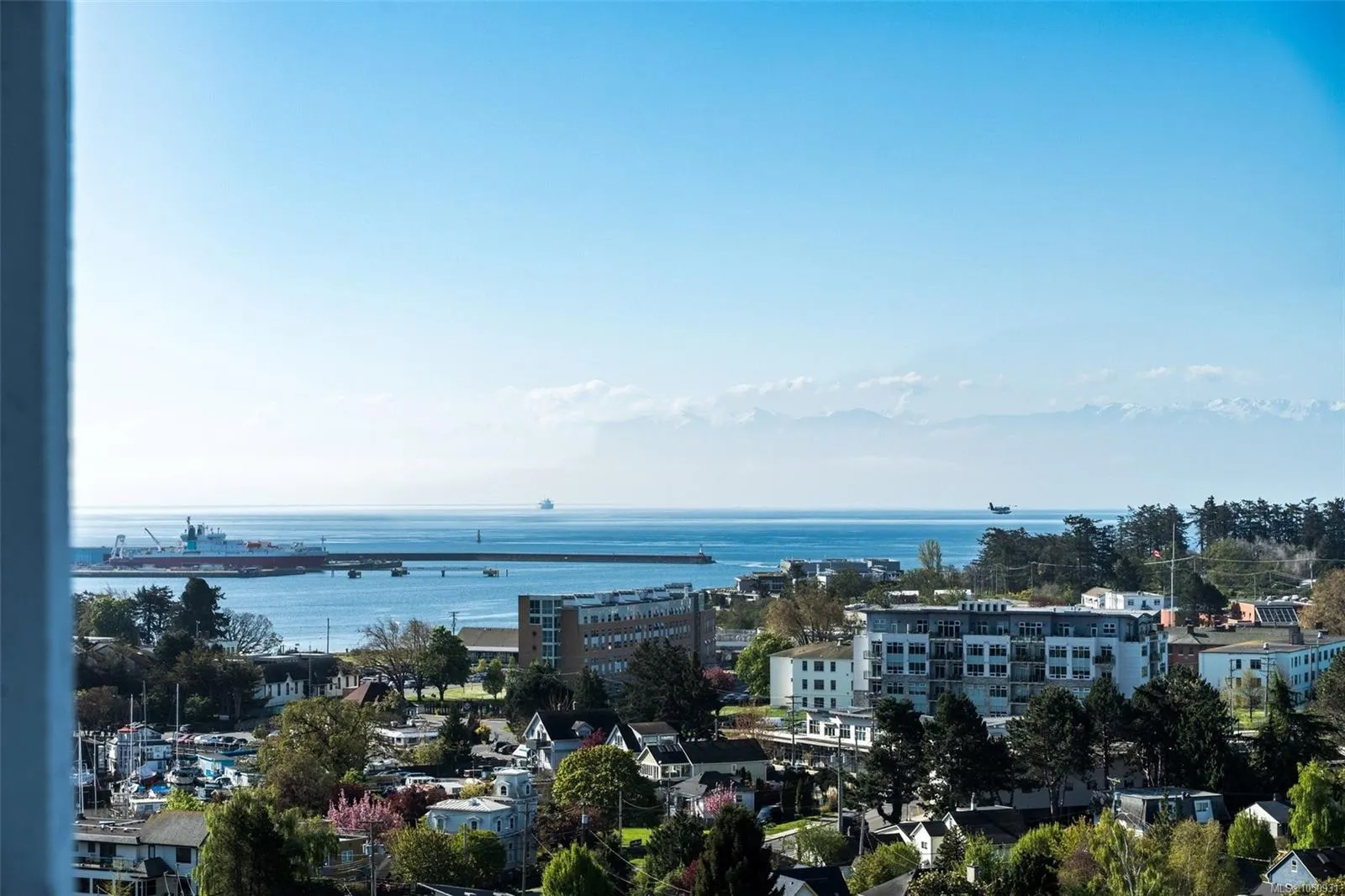 899 Esquimalt Rd