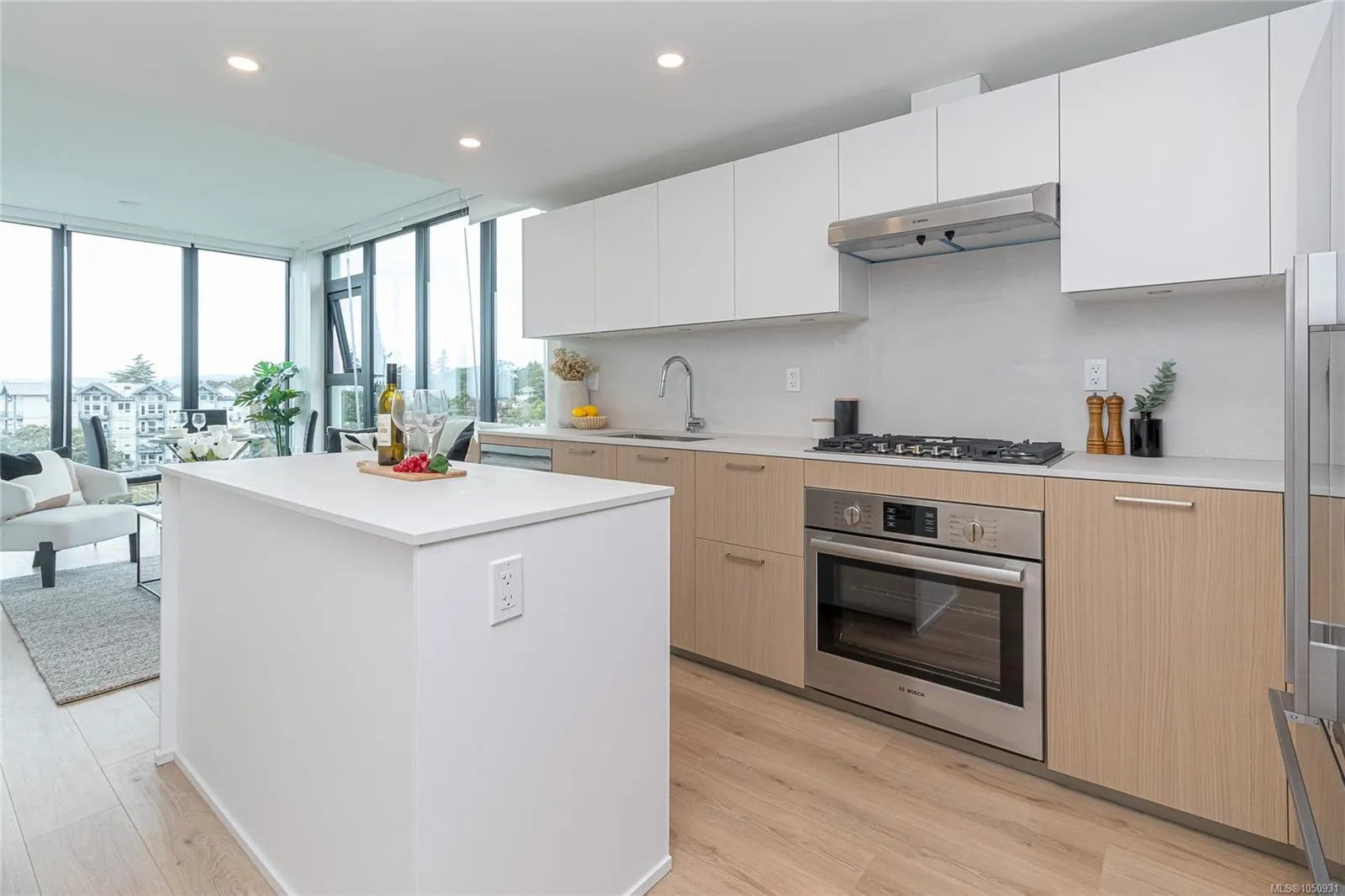 899 Esquimalt Rd