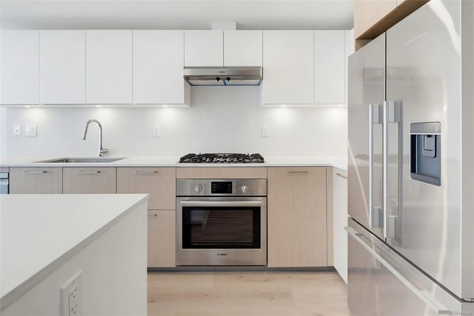 899 Esquimalt Rd