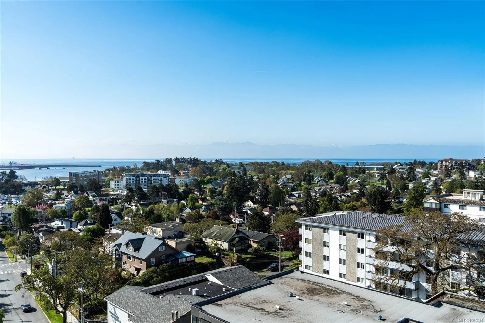899 Esquimalt Rd
