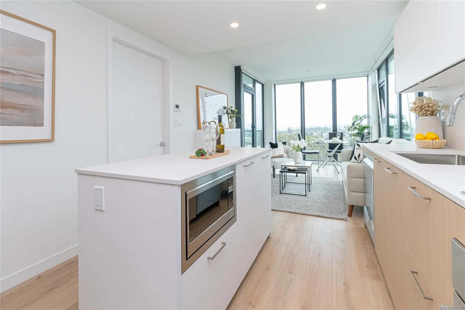 899 Esquimalt Rd