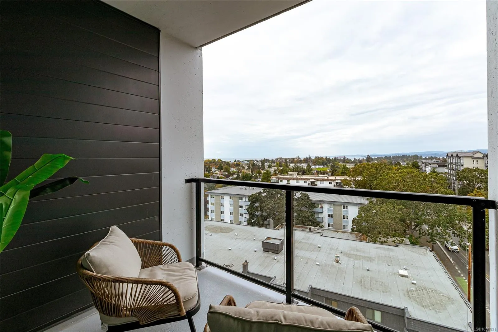 899 Esquimalt Rd